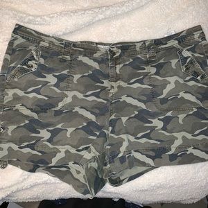 Plus size 28 Torrid camo shorts